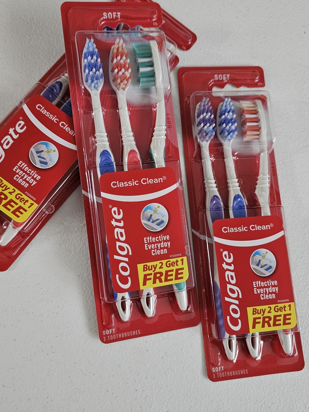 Colgate Classic Clean Soft Toothbrushes - Red Pack (Buy 2 Get 1 Free)